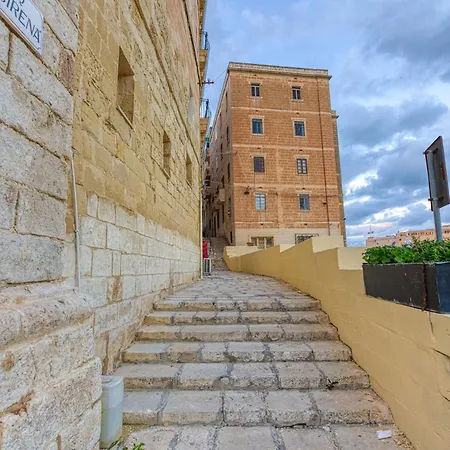 شقة Maltese Maisonette In Historic With Sea Views By 360 Estates *