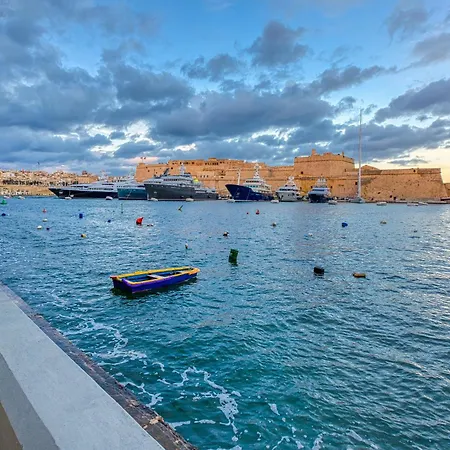 Maltese Maisonette In Historic With Sea Views By 360 Estates شقة