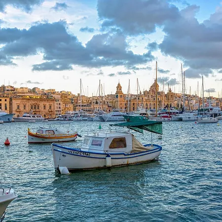 Maltese Maisonette In Historic With Sea Views By 360 Estates Apartment Senglea