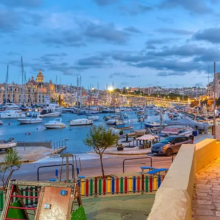 Maltese Maisonette In Historic With Sea Views By 360 Estates * Senglea