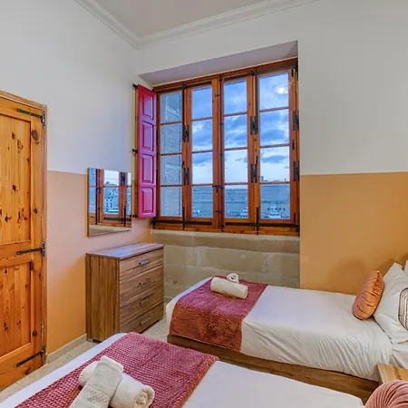 Maltese Maisonette In Historic With Sea Views By 360 Estates Senglea