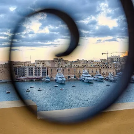 Apartment Maltese Maisonette In Historic With Sea Views By 360 Estates *
