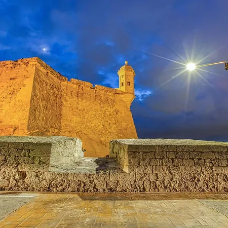 Maltese Maisonette In Historic With Sea Views By 360 Estates *