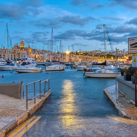 Maltese Maisonette In Historic With Sea Views By 360 Estates Apartment *