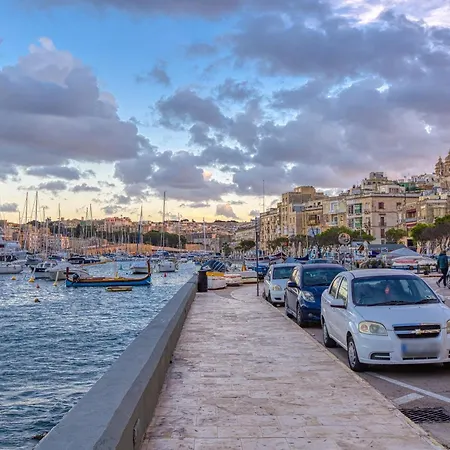 Maltese Maisonette In Historic With Sea Views By 360 Estates Senglea