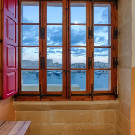 Maltese Maisonette In Historic With Sea Views By 360 Estates * Senglea