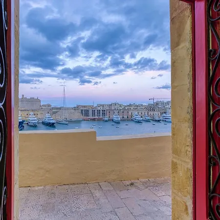 Maltese Maisonette In Historic With Sea Views By 360 Estates Apartamento