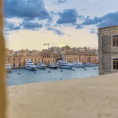 Maltese Maisonette In Historic With Sea Views By 360 Estates * Senglea