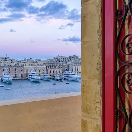 Maltese Maisonette In Historic With Sea Views By 360 Estates Senglea
