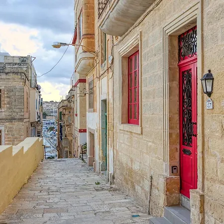 Maltese Maisonette In Historic With Sea Views By 360 Estates Apartamento Senglea