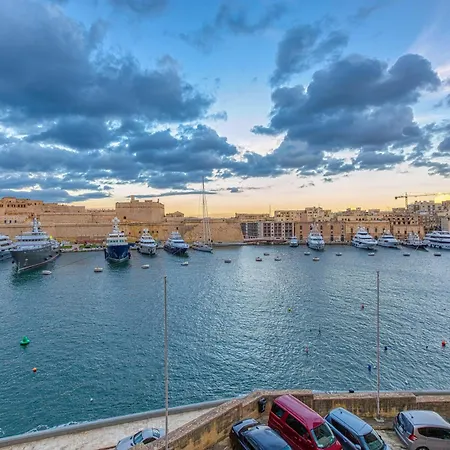 Apartment Maltese Maisonette In Historic With Sea Views By 360 Estates Senglea
