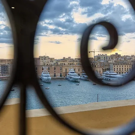 Maltese Maisonette In Historic With Sea Views By 360 Estates Senglea