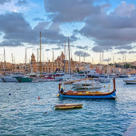 Apartment Maltese Maisonette In Historic With Sea Views By 360 Estates Senglea