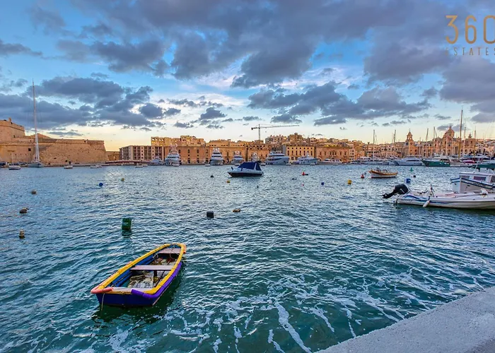 Maltese Maisonette In Historic With Sea Views By 360 Estates *