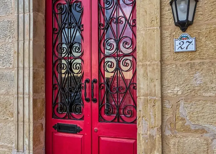 Maltese Maisonette In Historic With Sea Views By 360 Estates Senglea