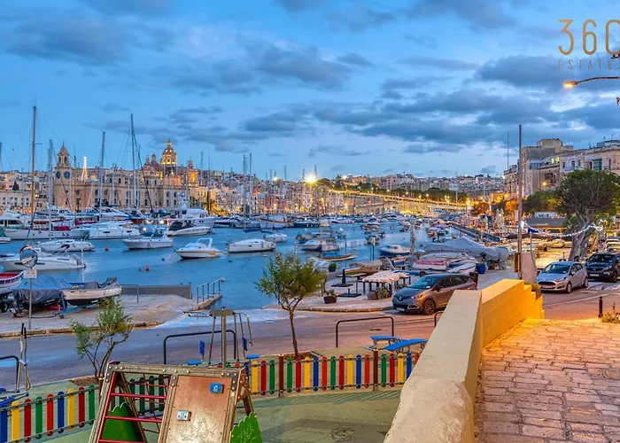 Maltese Maisonette In Historic With Sea Views By 360 Estates * Senglea