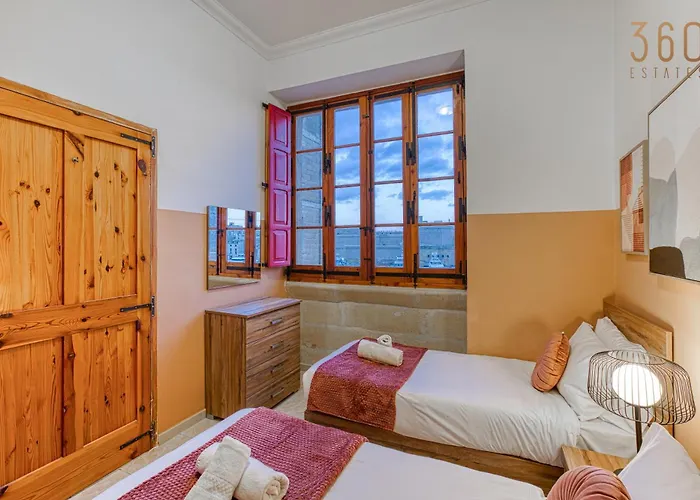 Maltese Maisonette In Historic With Sea Views By 360 Estates Senglea