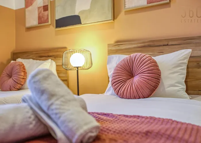 Maltese Maisonette In Historic With Sea Views By 360 Estates * Senglea