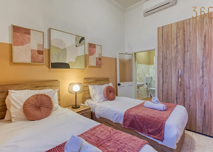 Maltese Maisonette In Historic With Sea Views By 360 Estates *