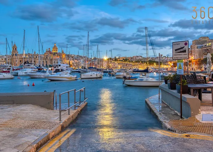 Maltese Maisonette In Historic With Sea Views By 360 Estates Lejlighed *