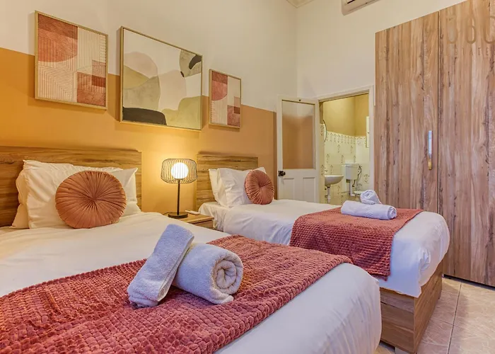 Maltese Maisonette In Historic With Sea Views By 360 Estates *