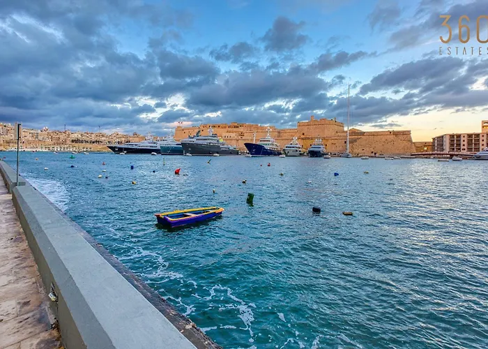 Maltese Maisonette In Historic With Sea Views By 360 Estates Lejlighed