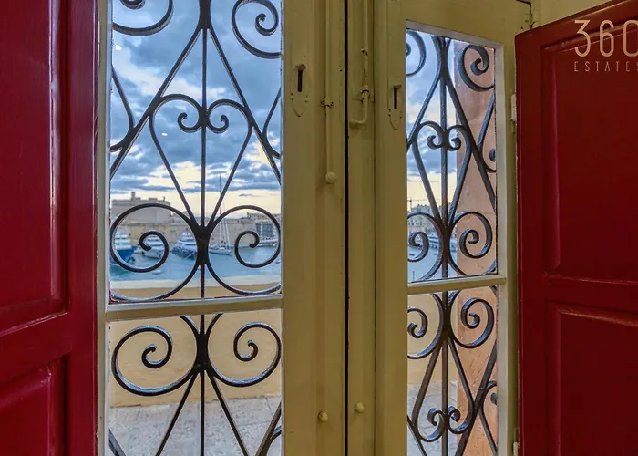Lejlighed Maltese Maisonette In Historic With Sea Views By 360 Estates