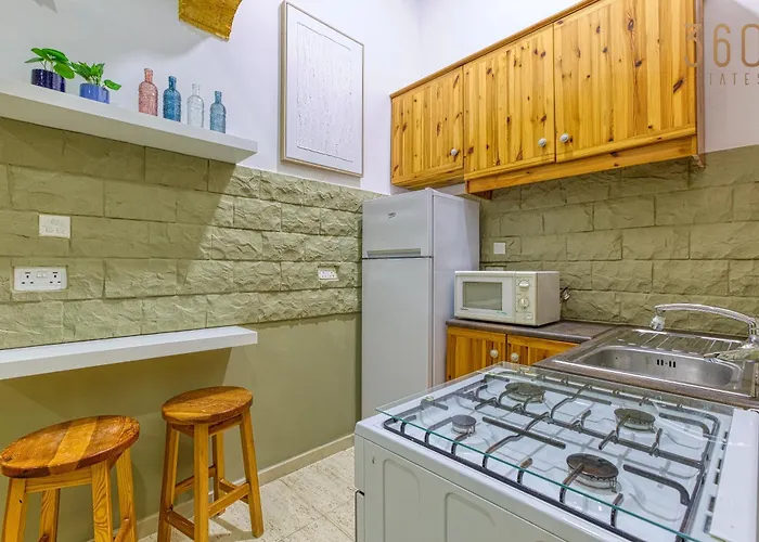 Maltese Maisonette In Historic With Sea Views By 360 Estates Senglea