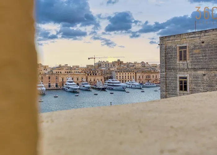 Maltese Maisonette In Historic With Sea Views By 360 Estates * Senglea