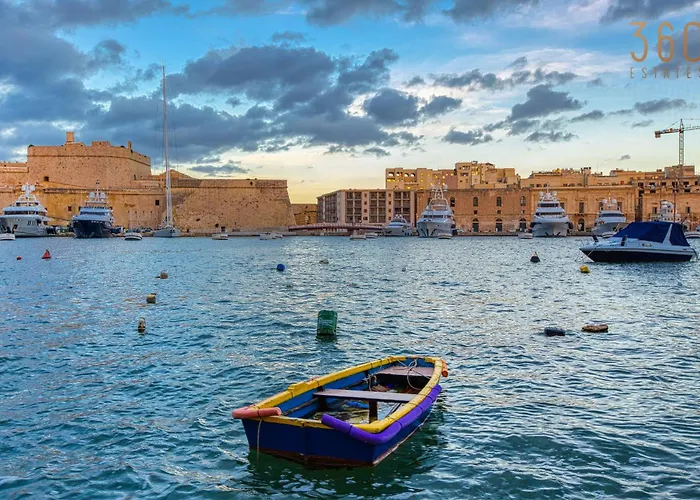 Lejlighed Maltese Maisonette In Historic With Sea Views By 360 Estates Senglea