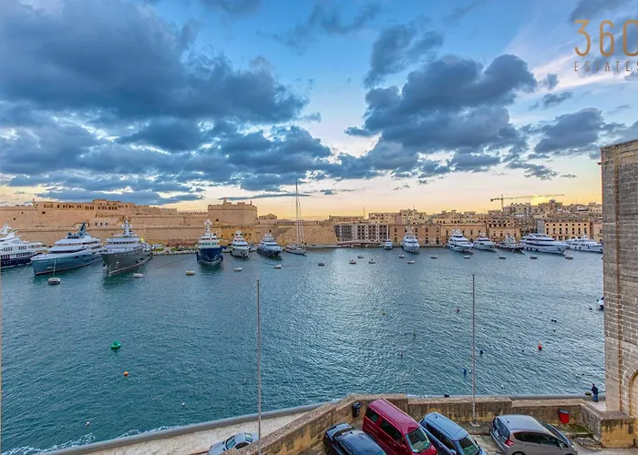 Lejlighed Maltese Maisonette In Historic With Sea Views By 360 Estates Senglea