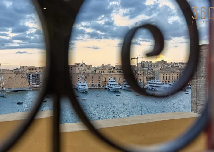 Maltese Maisonette In Historic With Sea Views By 360 Estates Senglea