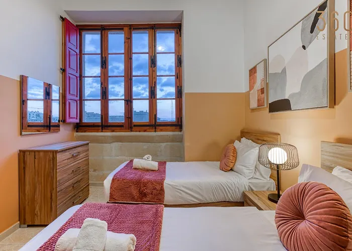 Maltese Maisonette In Historic With Sea Views By 360 Estates Senglea