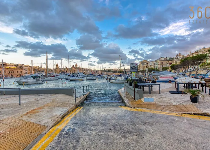 Maltese Maisonette In Historic With Sea Views By 360 Estates